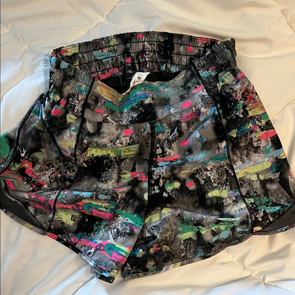 lululemon athletica Black Multicolor Women's Athletic Shorts Hotty Hot size 6